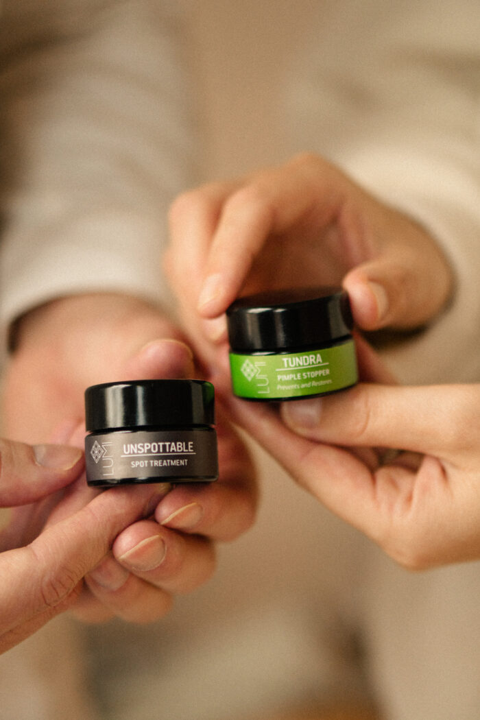 LUMI His & Hers Set. Komplektis MINI Tundra Pimple Stopper ja Unspottable Spot Treatment. Aitavad vähendada ärritust ja ebatekstuurset nahka, andes ka nahale jumet juurde.